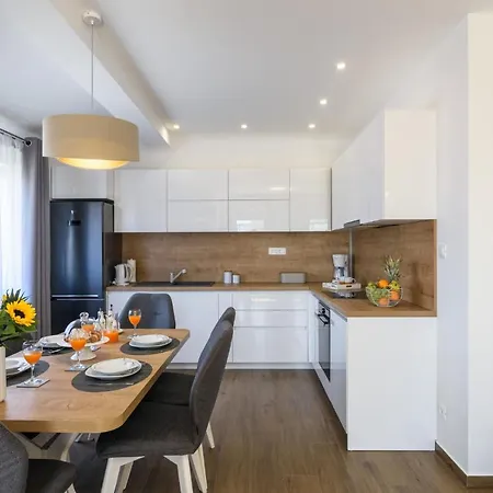 Apartment Silver Star